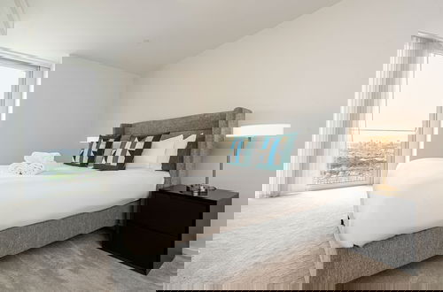 Foto 3 - Spectacular Three-bedroom Apartment With City View