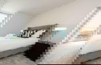 Foto 3 - Spectacular Three-bedroom Apartment With City View