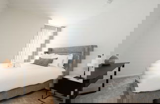 Foto 2 - Spectacular Three-bedroom Apartment With City View
