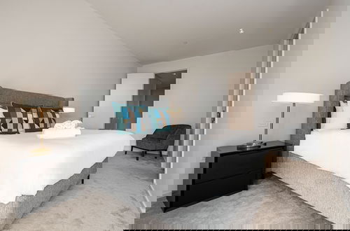 Foto 7 - Spectacular Three-bedroom Apartment With City View