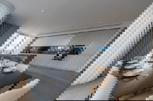 Foto 6 - Spectacular Three-bedroom Apartment With City View