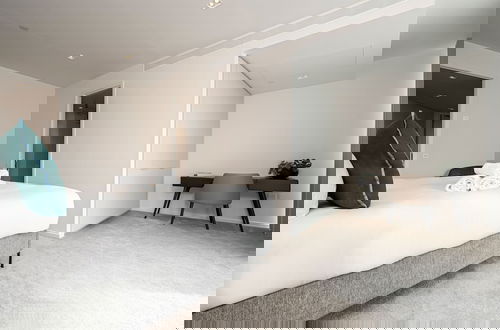 Foto 8 - Spectacular Three-bedroom Apartment With City View