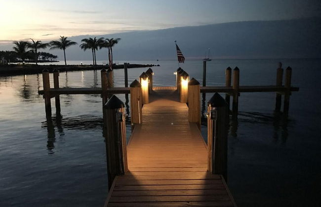 2 Beautiful 4 Bed 3 Bath Pool Home w Free Dock - Photo 7