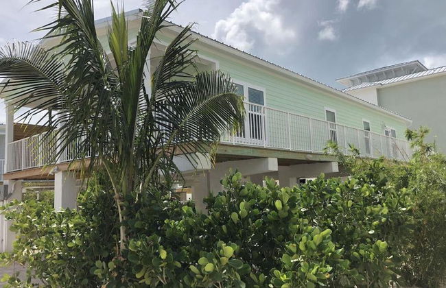 2 Beautiful 4 Bed 3 Bath Pool Home w Free Dock - Photo 4