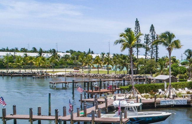 2 Beautiful 4 Bed 3 Bath Pool Home w Free Dock - Photo 8