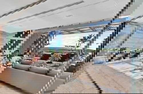 Foto 15 - Architectural Oceanfront Masterpiece w Pool