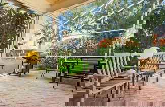 Foto 3 - Spacious Home w Garden BBQ and Games at Golf Club
