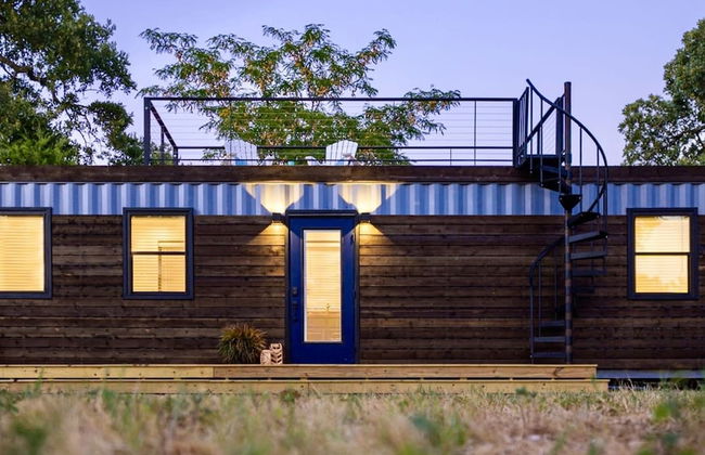 The Shoreline Container Tiny Home 12 min to Magnolia Baylor - Photo 1