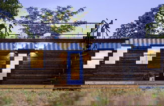 Foto 1 - The Shoreline Container Tiny Home 12 min to Magnolia Baylor