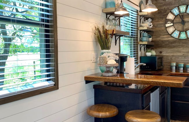 The Shoreline Container Tiny Home 12 min to Magnolia Baylor - Photo 6