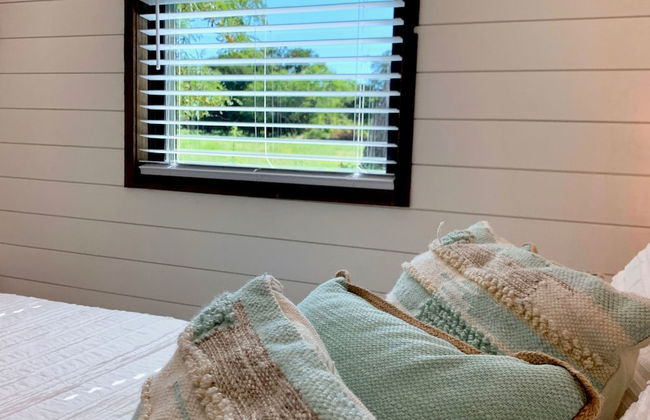 The Shoreline Container Tiny Home 12 min to Magnolia Baylor - Photo 15