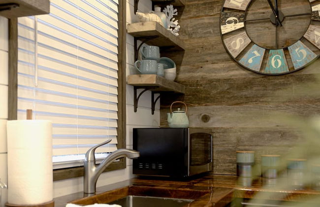 The Shoreline Container Tiny Home 12 min to Magnolia Baylor - Photo 20