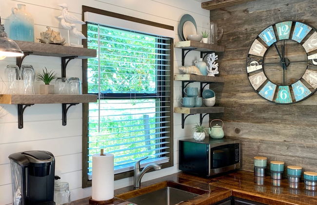 The Shoreline Container Tiny Home 12 min to Magnolia Baylor - Photo 4