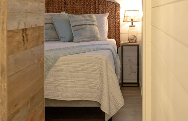 The Shoreline Container Tiny Home 12 min to Magnolia Baylor - Photo 33