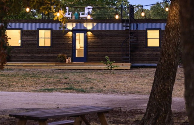 The Shoreline Container Tiny Home 12 min to Magnolia Baylor - Photo 24