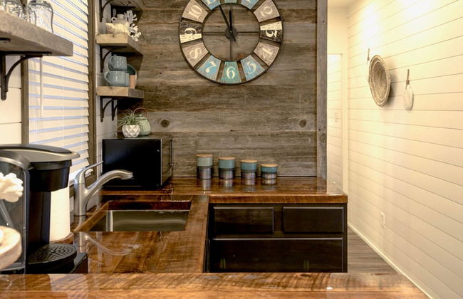 The Shoreline Container Tiny Home 12 min to Magnolia Baylor - Photo 32