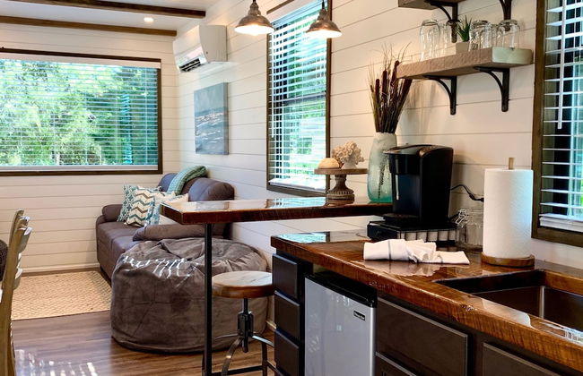 The Shoreline Container Tiny Home 12 min to Magnolia Baylor - Photo 2