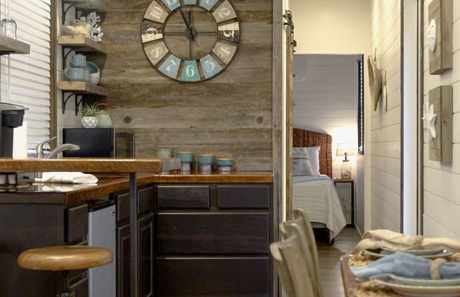 The Shoreline Container Tiny Home 12 min to Magnolia Baylor - Photo 21