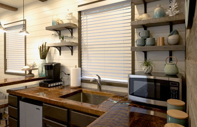 The Shoreline Container Tiny Home 12 min to Magnolia Baylor - Photo 7