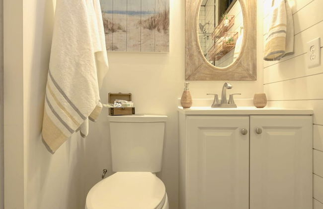 The Shoreline Container Tiny Home 12 min to Magnolia Baylor - Photo 40