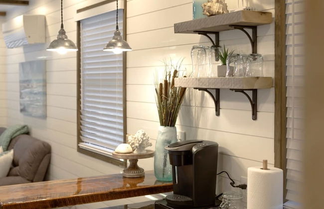 The Shoreline Container Tiny Home 12 min to Magnolia Baylor - Photo 8