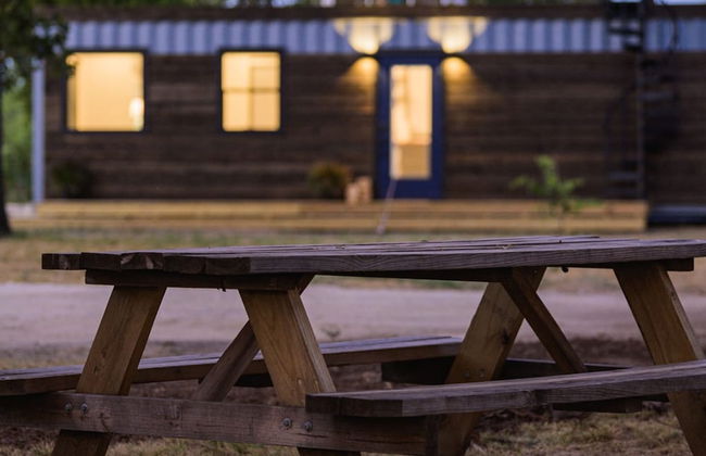 The Shoreline Container Tiny Home 12 min to Magnolia Baylor - Photo 26