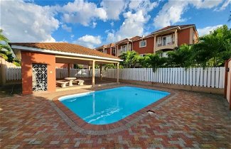 Foto 1 - Impeccable 2-bed Apartment in Kingston With Pool