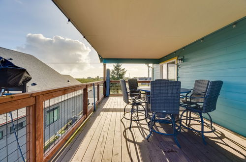 Photo 14 - Canal-front Home in Ocean Shores w/ Dock & Views