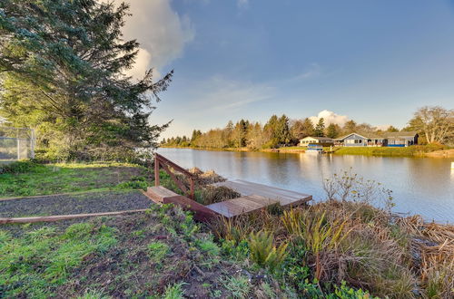 Foto 19 - Canal-front Home in Ocean Shores w/ Dock & Views