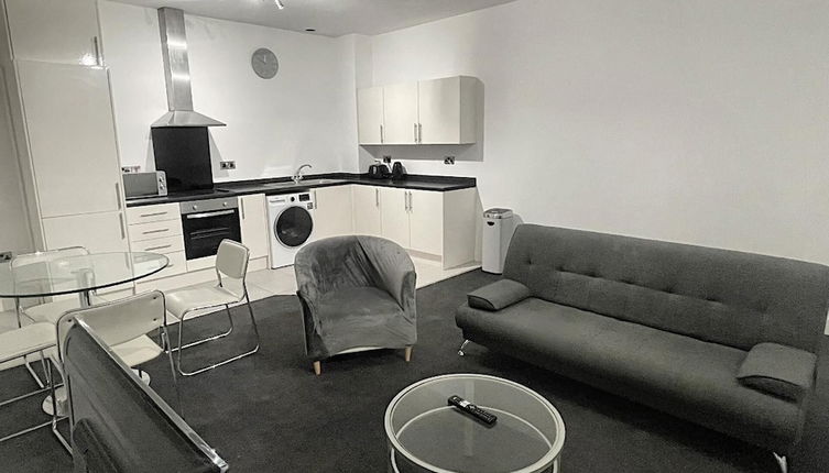 Photo 1 - Modern 2 Bed Apartment in Salford