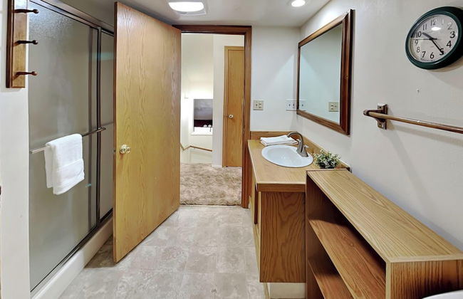 Quiet Mountain Hideaway - Photo 2