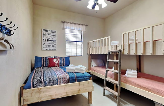 Quiet Mountain Hideaway - Photo 4