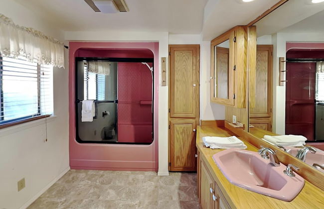 Quiet Mountain Hideaway - Photo 11