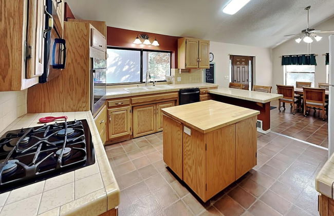 Quiet Mountain Hideaway - Photo 16