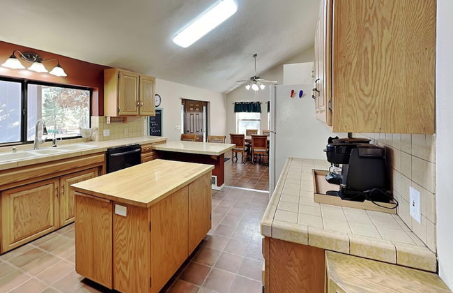 Quiet Mountain Hideaway - Photo 17