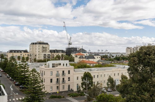 Photo 32 - Stunning View 2-bed in Port Melbourne w/ Parking