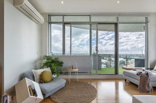 Foto 13 - Stunning View 2-bed in Port Melbourne w/ Parking