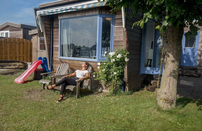 8 Pers Chalet Carla in Front of the Lauwersmeer and own Fishing Pier - Foto 6