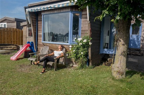 Photo 12 - 8 Pers. Holiday Home in Front of the Lauwersmeer and own Fishing Pier