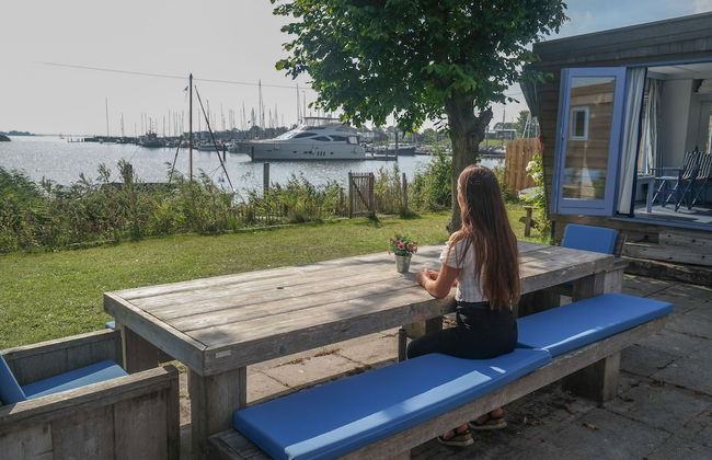 8 Pers Chalet Carla in Front of the Lauwersmeer and own Fishing Pier - Foto 1