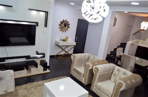 Photo 1 - Immaculate 4-bed Apartment in Lagos