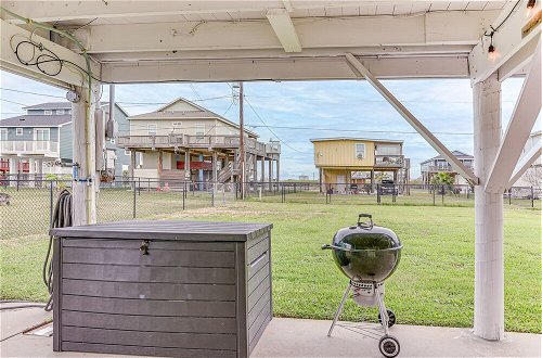 Photo 2 - Family-friendly Galveston Home w/ Fire Pit & Grill