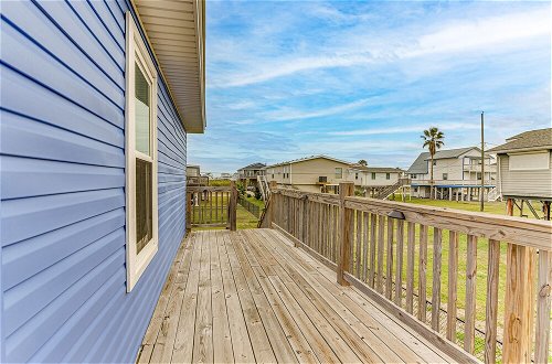 Photo 8 - Family-friendly Galveston Home w/ Fire Pit & Grill