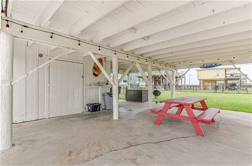Photo 10 - Family-friendly Galveston Home w/ Fire Pit & Grill