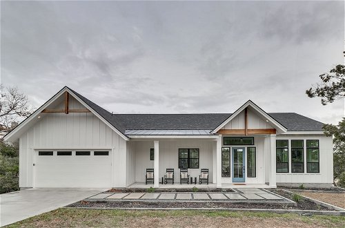 Foto 13 - Modern Farmhouse w/ Large Deck, Lake Travis Views