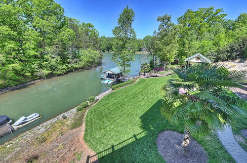 Photo 17 - Jake's Lake House by Avantstay Lake Gazebo