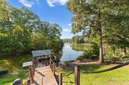 Photo 18 - Jake's Lake House by Avantstay Lake Gazebo