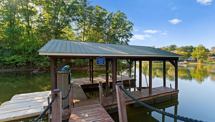 Foto 1 - Jake's Lake House by Avantstay Lake Gazebo