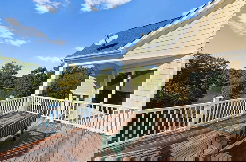 Foto 51 - Jake's Lake House by Avantstay Lake Gazebo