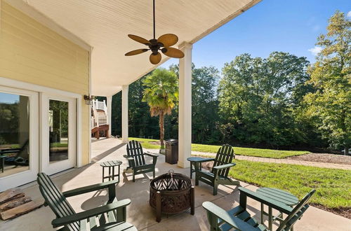 Photo 5 - Jake's Lake House by Avantstay Lake Gazebo